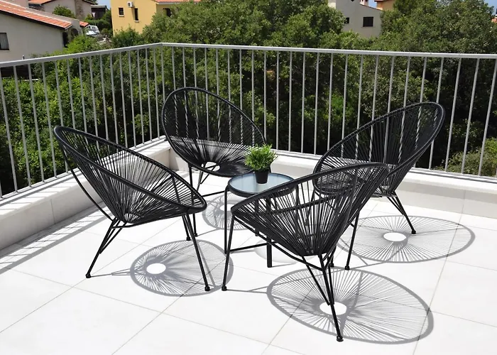 Tala Luxury Apartments With Pool By Raise
